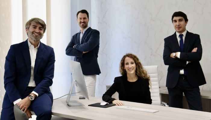 Equipo médico de la clínica M4Faces